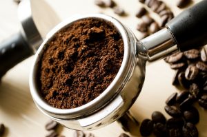 Photo of Fondi di caffè per la coltivazione domestica di funghi e compost in vaso